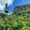 Teleférico saindo da plataforma superior.